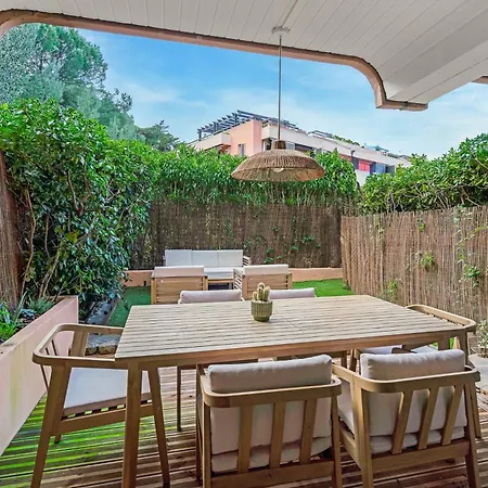 Le Cocon Tropezien Avec Terrasse Privee A 5 Minutes Du Port Apartman *