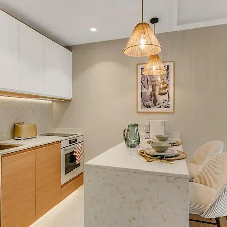 Apartment Le Cocon Tropezien - Jardin Prive, 5 Minutes Du Port