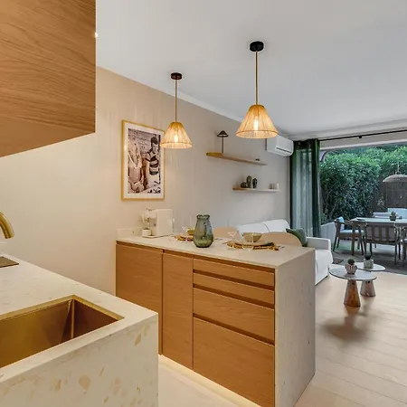 Apartment Le Cocon Tropezien - Jardin Prive, 5 Minutes Du Port