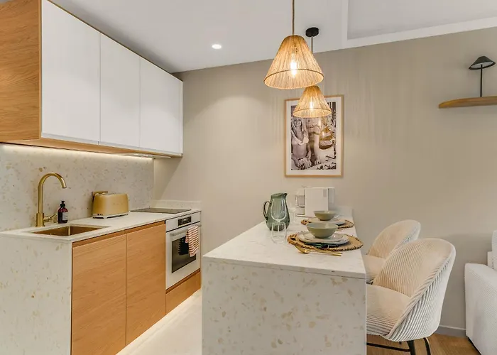 Apartment Le Cocon Tropezien - Jardin Prive, 5 Minutes Du Port