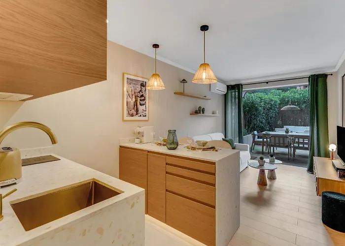 Apartment Le Cocon Tropezien - Jardin Prive, 5 Minutes Du Port