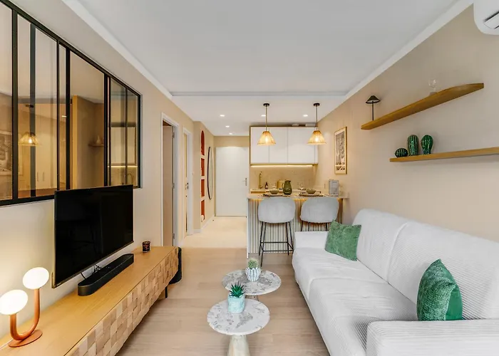 Apartment Le Cocon Tropezien - Jardin Prive, 5 Minutes Du Port *