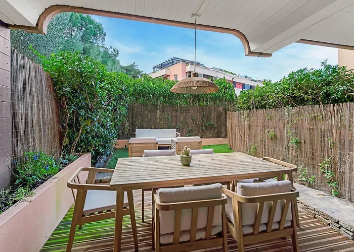 Le Cocon Tropezien - Jardin Prive, 5 Minutes Du Port Apartment *